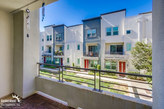 Building Photo - Stylish 3Bdm 3Ba Townhouse with Modern Upgrades and Prime Location in Escondido!