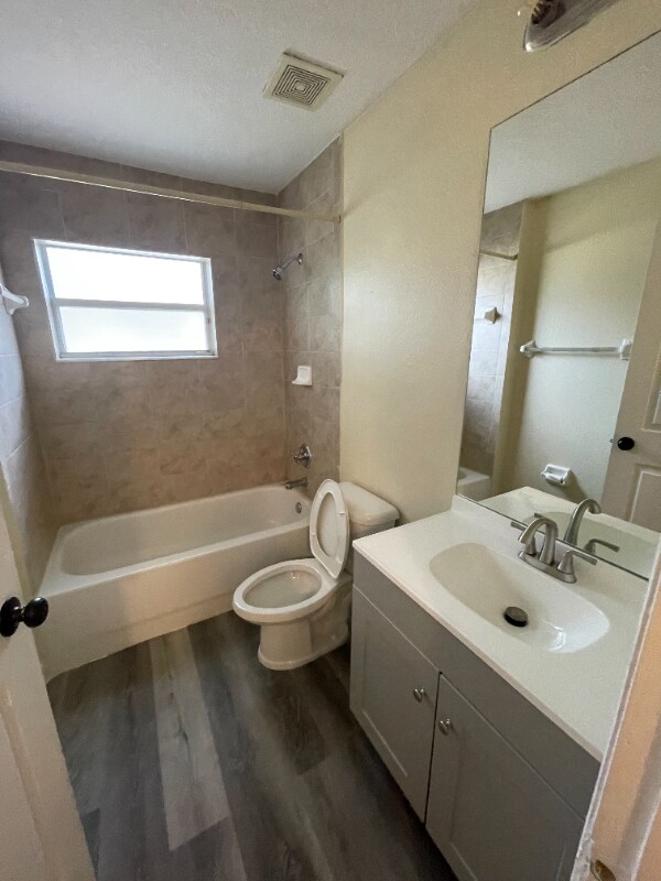 Building Photo - 2704 E 19th Ave