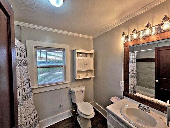 Building Photo - HOUSE FOR RENT - COURTLAND