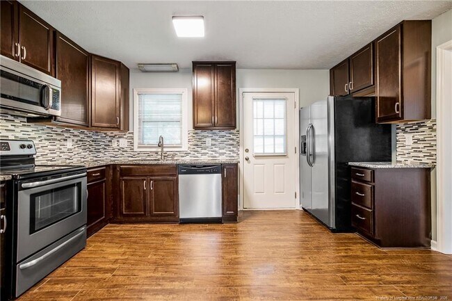 Building Photo - 221 Waxhaw Dr