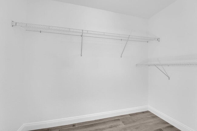 Building Photo - Large 3 bedroom, 2.5 bath house!