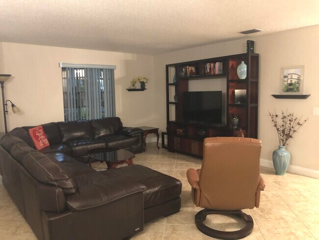 Building Photo - 5187 Europa Dr