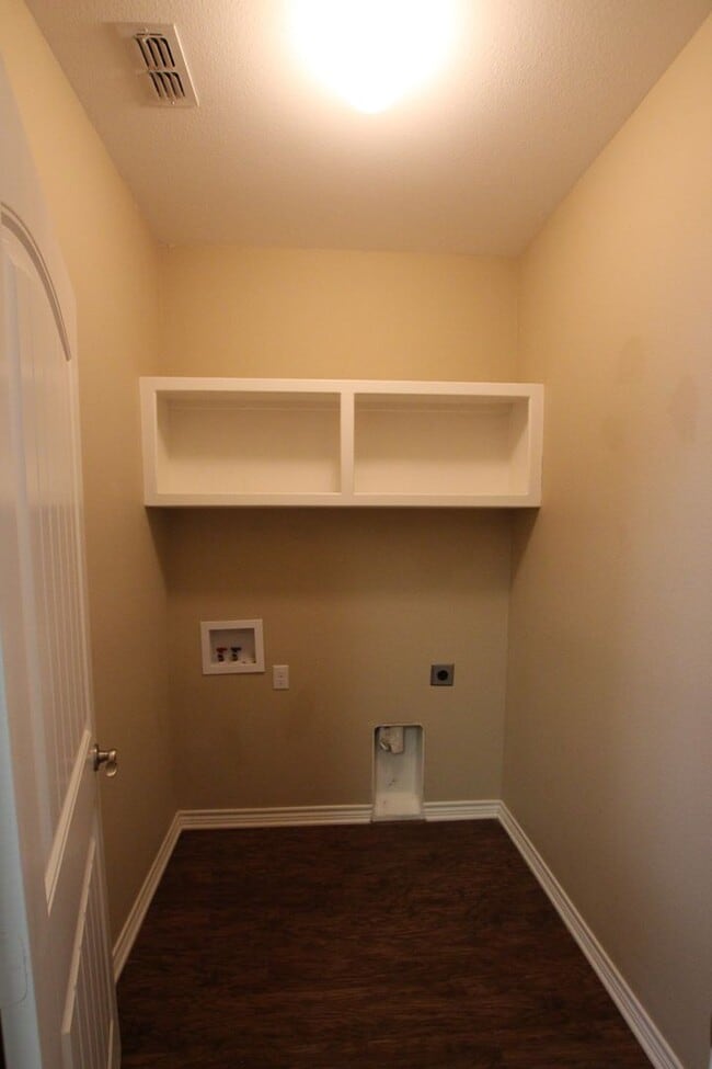 Building Photo - Coming Soon! Gorgeous 3 Bedroom Home in Th...
