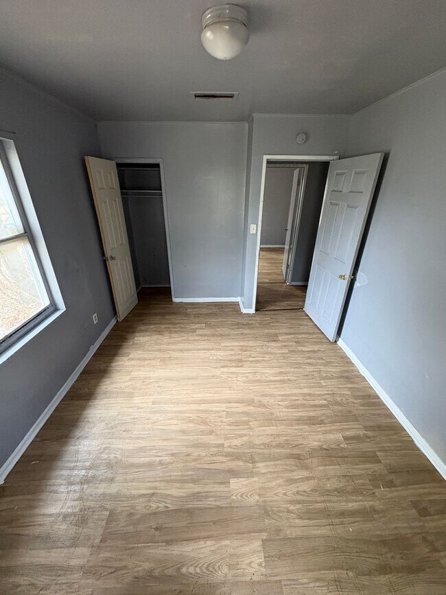 Building Photo - 3057 Amherst St