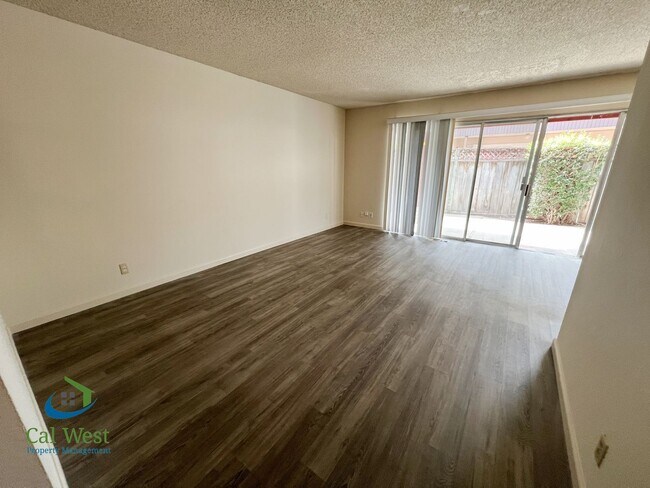 Building Photo - $2895 -  Downstairs 2 Bed 1.5 Bath-Updated Kitchen near Westgate Center