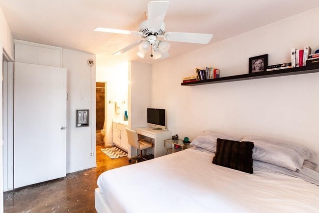 Building Photo - 256 S La Fayette Park Pl