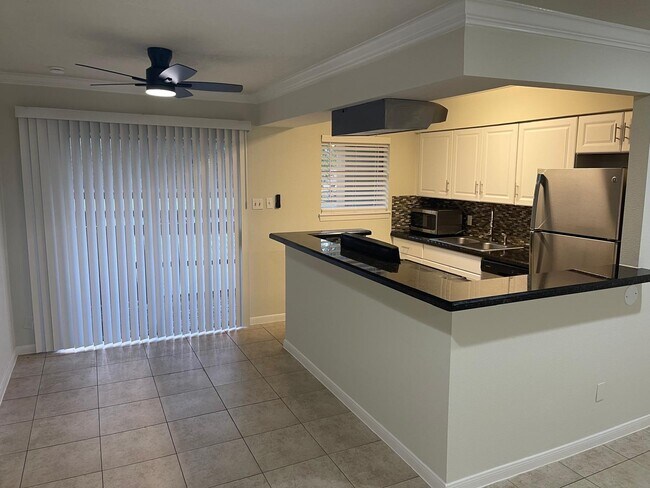 Building Photo - 8229 Kingsbrook Rd