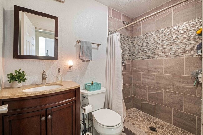 Building Photo - Luxury South Side flats home