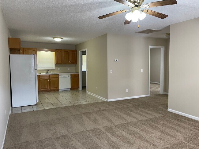 Building Photo - 1058