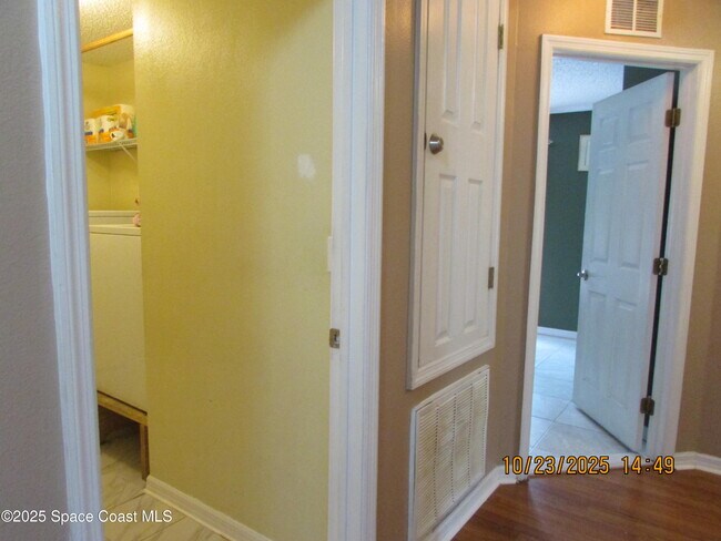 Building Photo - 534 White Plains Ave SW