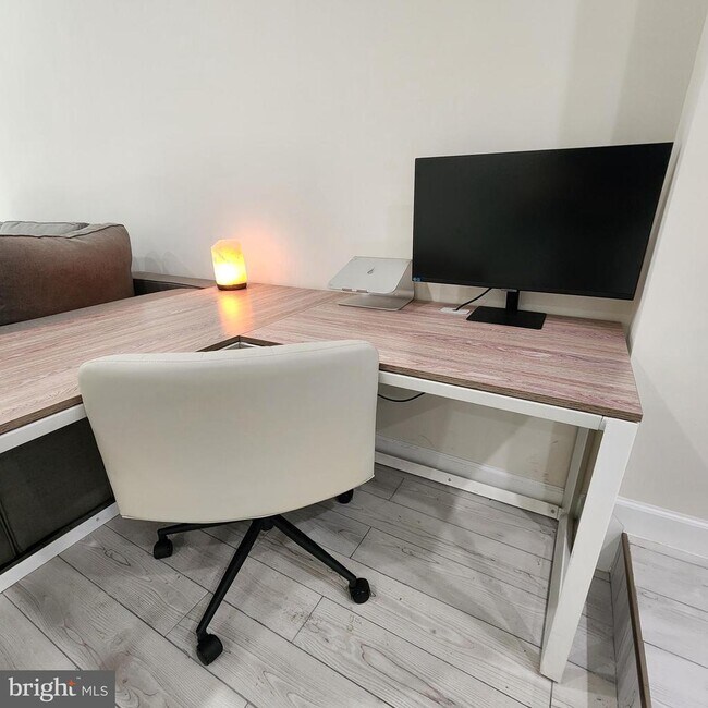 Building Photo - 255 S Pickett St