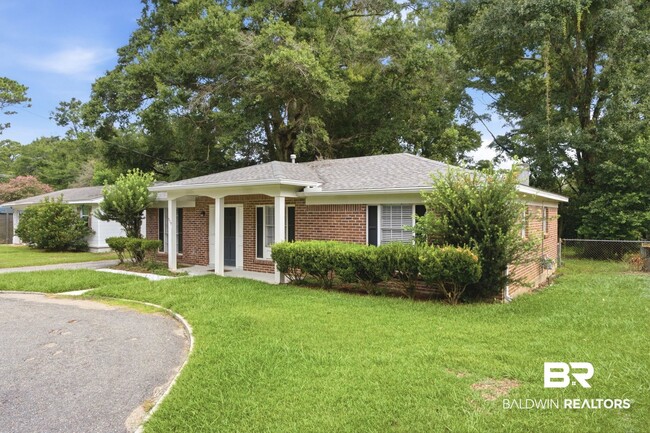 Building Photo - 509 Gayfer Ave