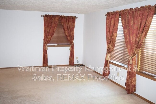 Building Photo - 2860 Frazier Ln