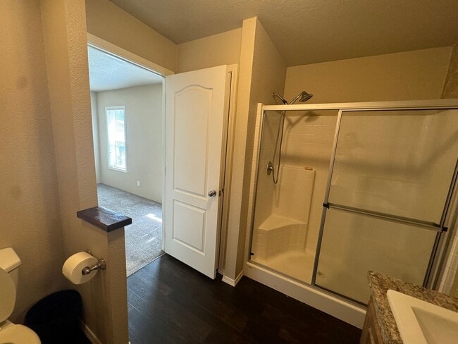 Building Photo - 3 Bedroom in Myrtle Creek