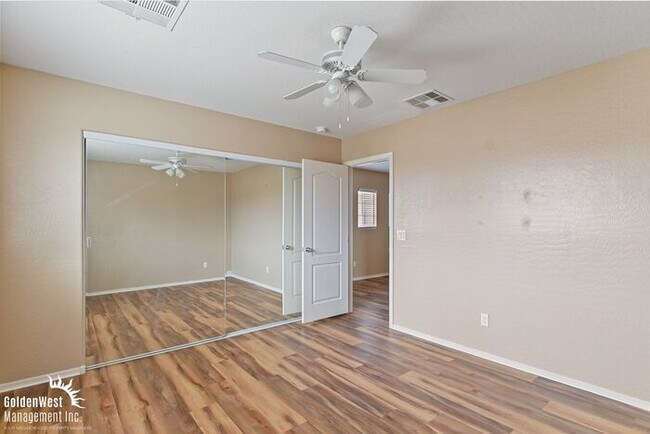 Building Photo - Beautiful 3Bdm 3Ba Home with Loft in Prime Surprise!