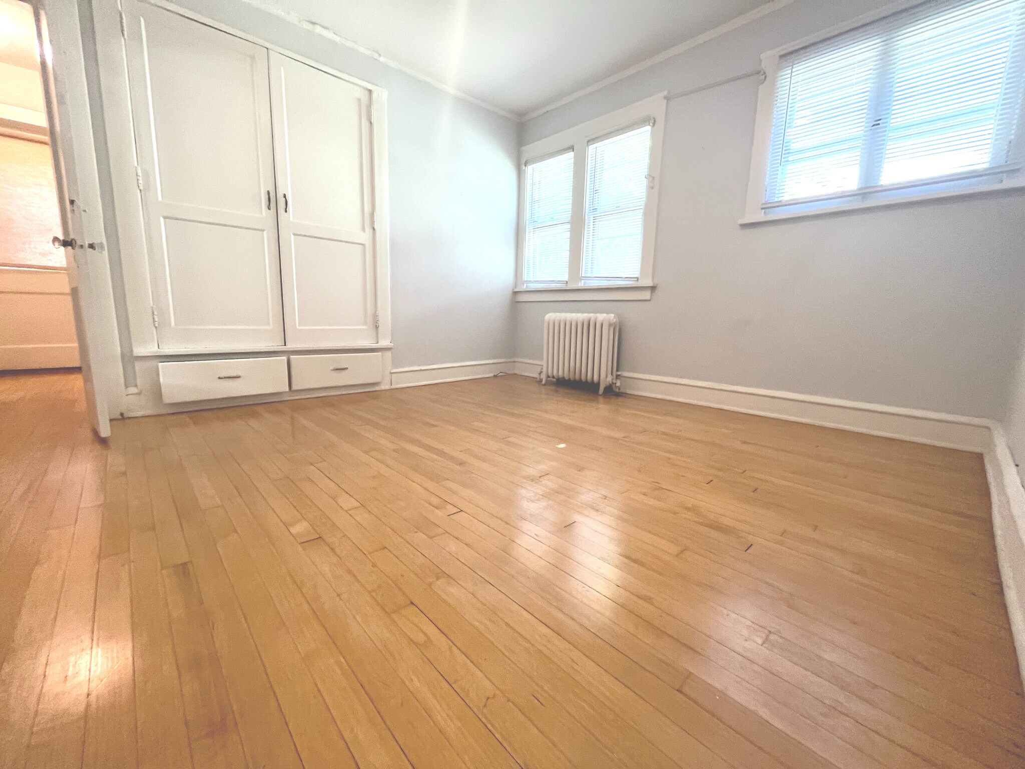 Building Photo - 2533 N Lake Dr