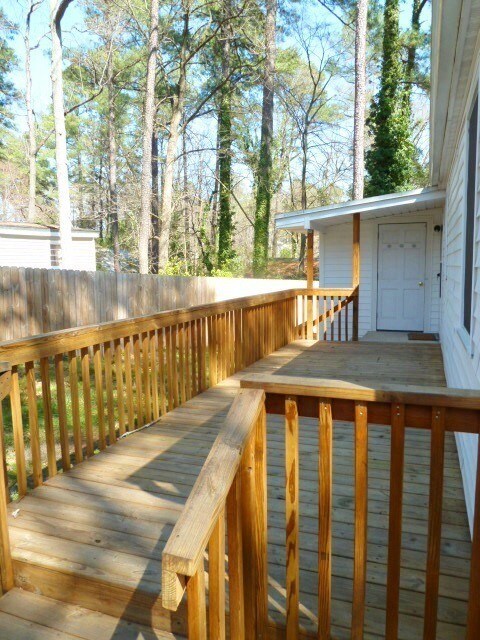 Building Photo - Lovely 2 bedroom home with hardwood floors, deck and sweet location in Chapel Hill