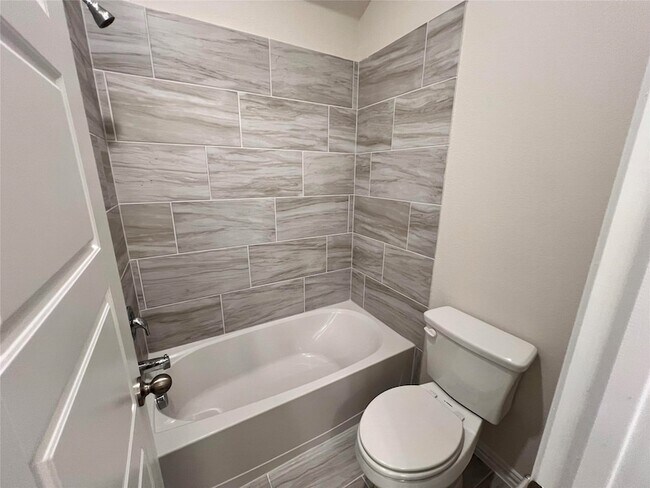 Building Photo - 4008 Limestone Blf Dr
