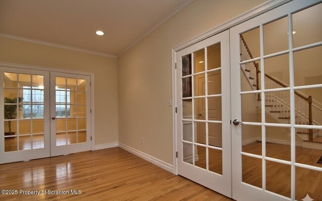 Building Photo - 1002 Cir Green Dr