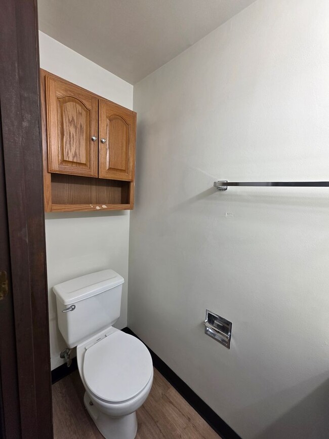 Building Photo - 1213-1215-1215 S Erie St