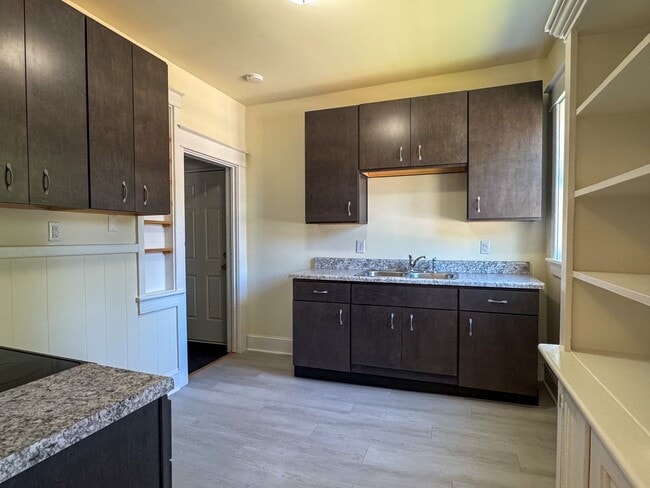 Building Photo - 1014 Hamilton Ave