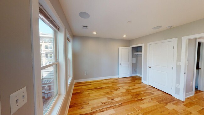 Building Photo - 1152 Oates St NE