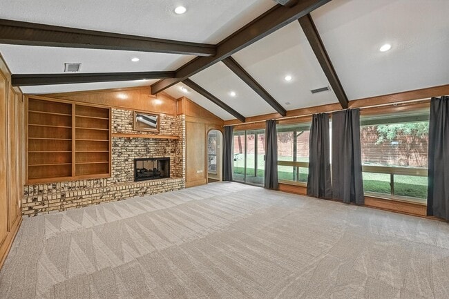 Building Photo - Stately 4-Bedroom Estate Home in Prestigio...