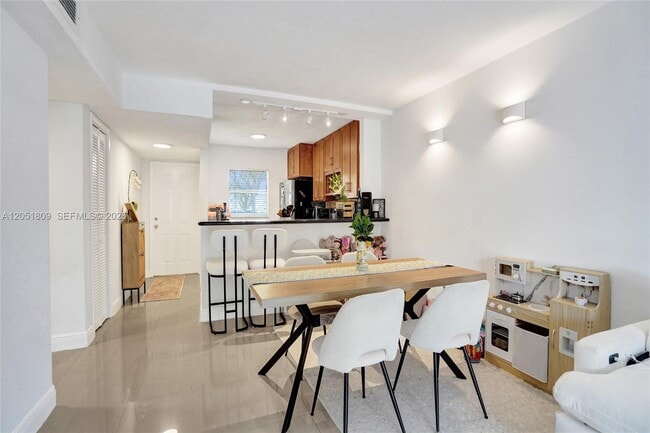 Building Photo - 4600 SW 67th Ave