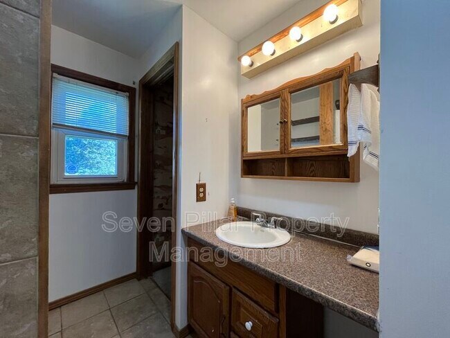 Building Photo - 9252 Mink St SW