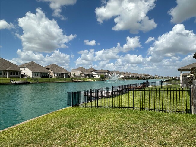 Building Photo - 24810 Adami Veduta Ct