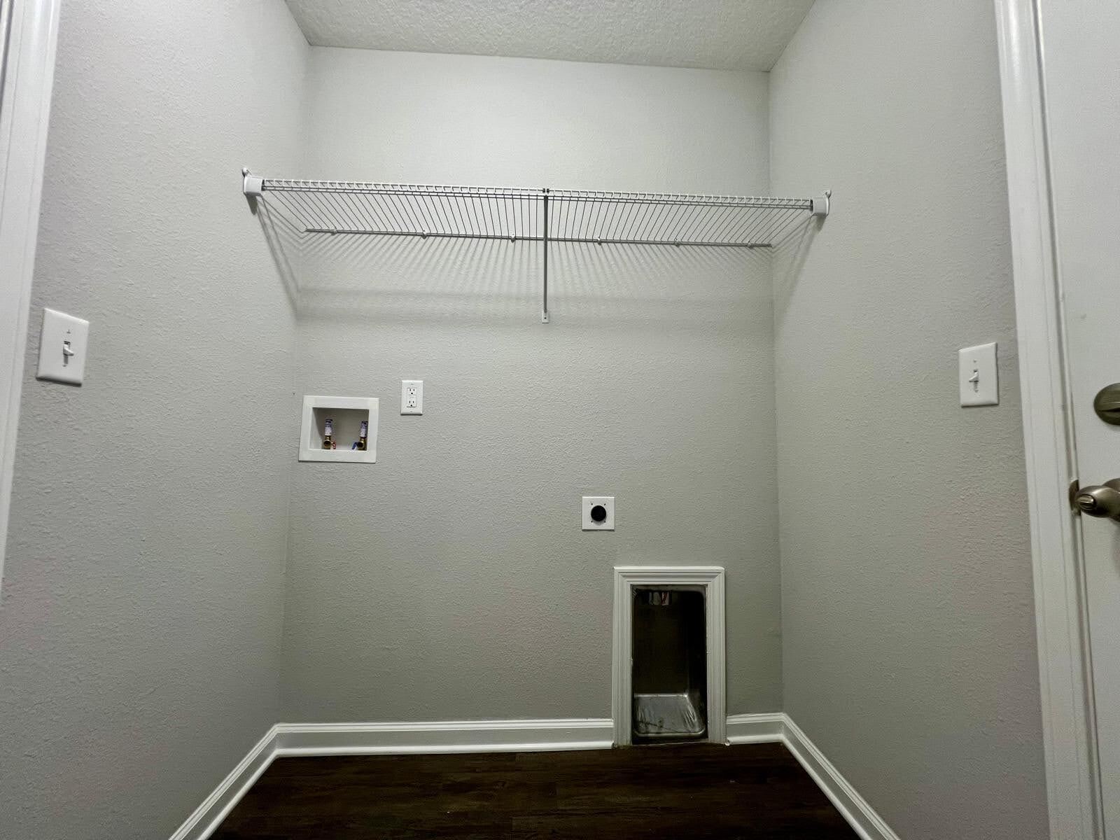 Laundry Connections - 8514 Peach St