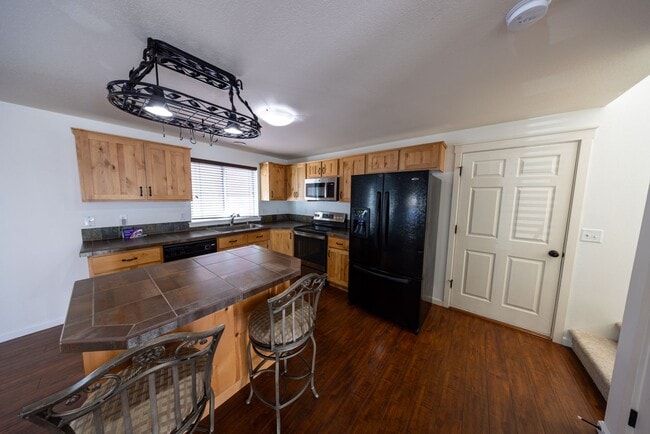 Building Photo - Three bedroom home one block from Battle Ground Village. - With AC