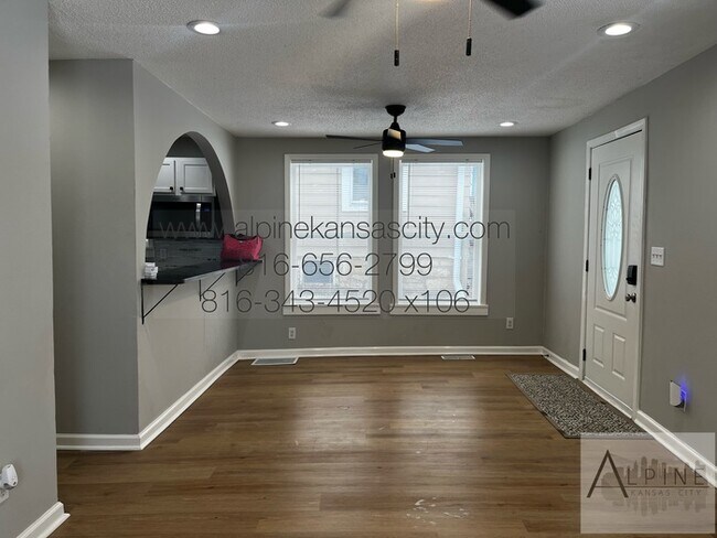 Building Photo - Beautifully Updated Home! Fenced! Vouchers OK!