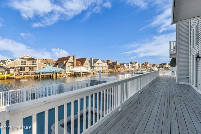 Building Photo - 3330 Windsor Ave