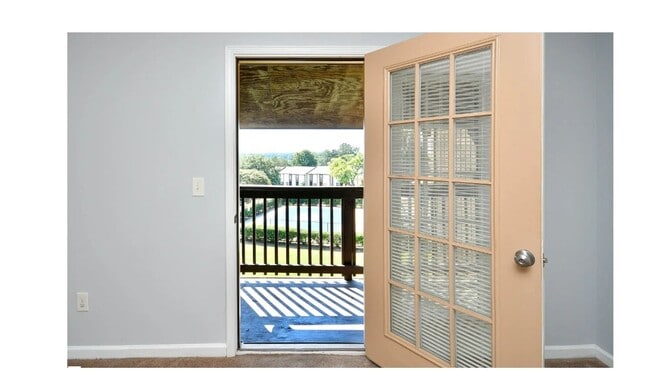 Building Photo - Charming 2-bedroom, 2.5-bathroom townhouse...