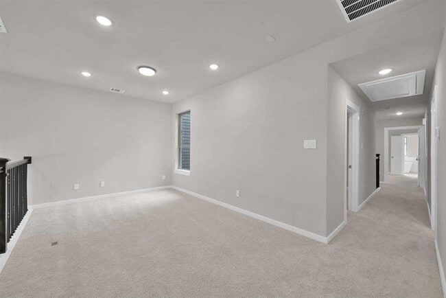 Building Photo - 16630 Lake Austin St