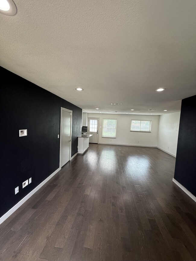 Building Photo - 3826 Lisa Dr