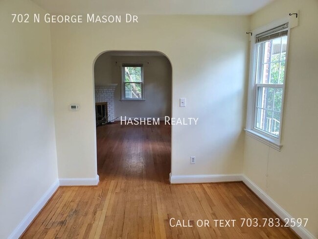 Building Photo - 702 N George Mason Dr