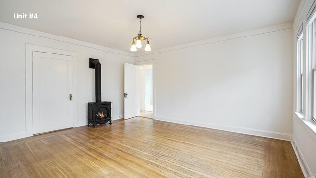 Building Photo - Eatons Historic 1 Bed/1 Bath ~ Downtown Petaluma