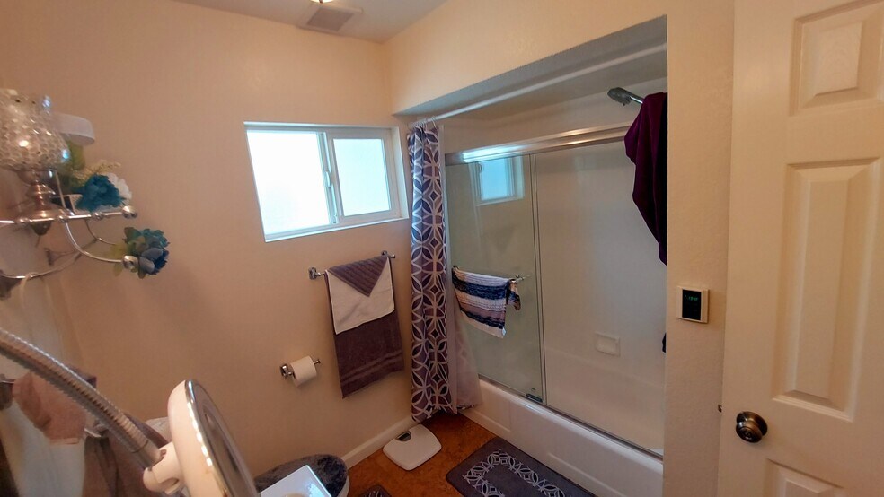 Building Photo - 3565 N E St