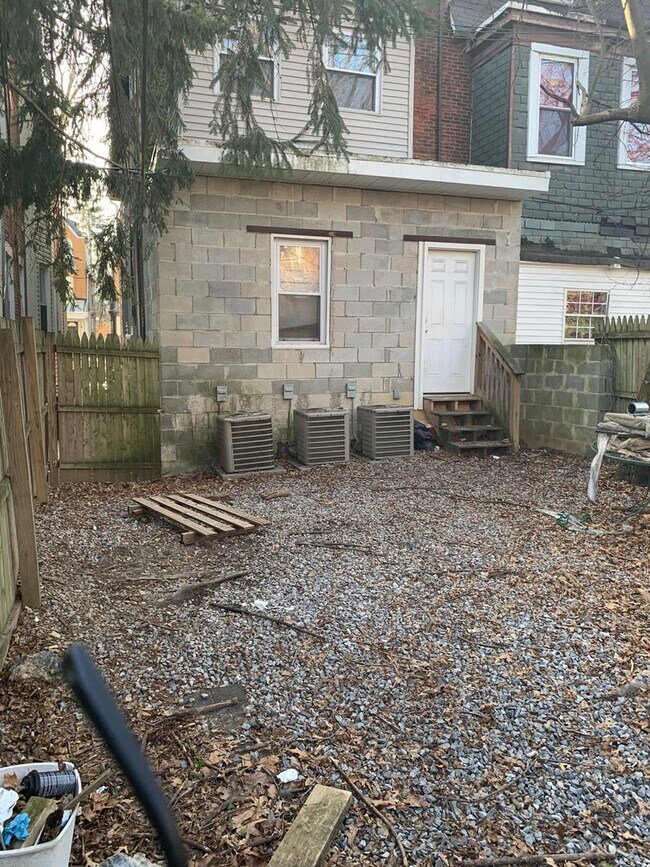 Building Photo - 5031 Hazel Ave