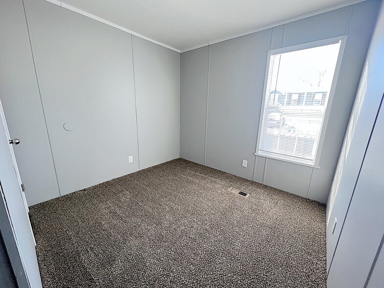 Building Photo - 16731 Fall River Rd