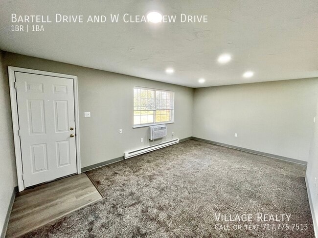 Building Photo - 51 W Clearview Dr