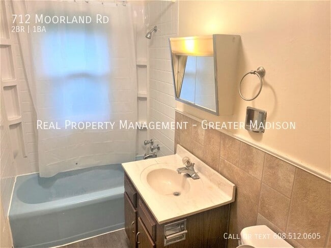 Building Photo - 712 Moorland Rd