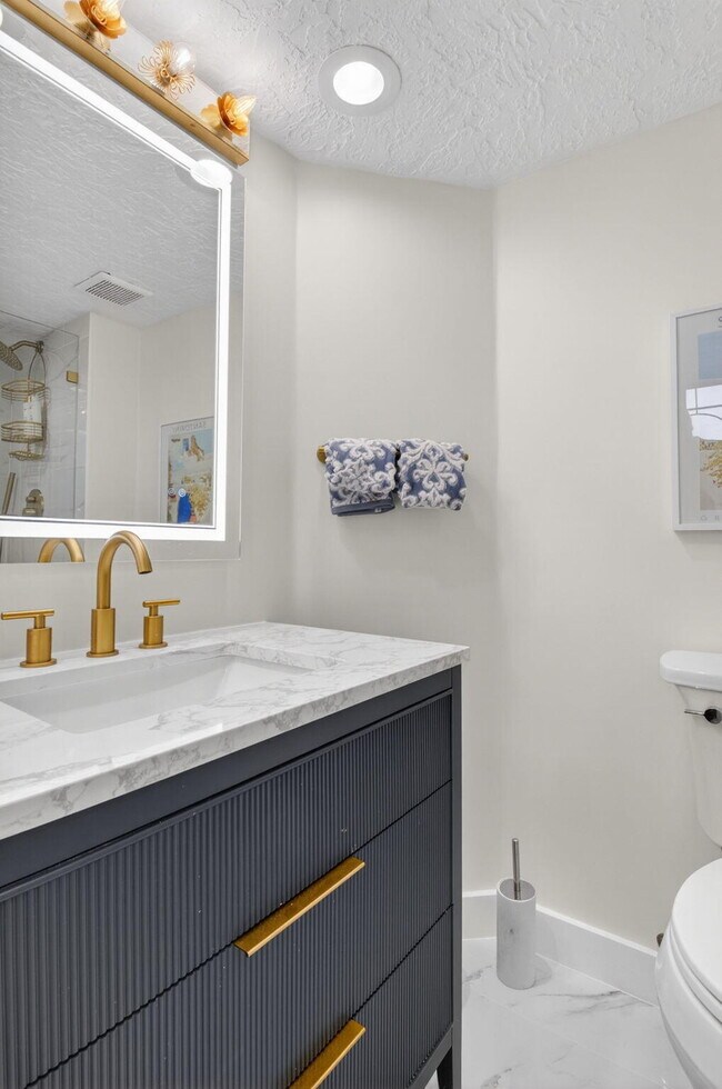 Building Photo - 7455 Glendevon Ln