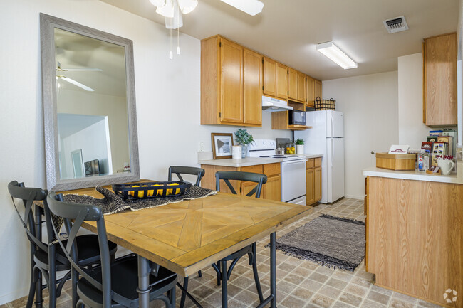 3BR, 2BA - 1,239SF - Mission Ranch Apartments