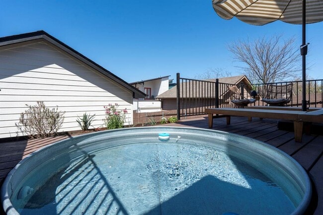 Building Photo - 6208 Perlita Dr