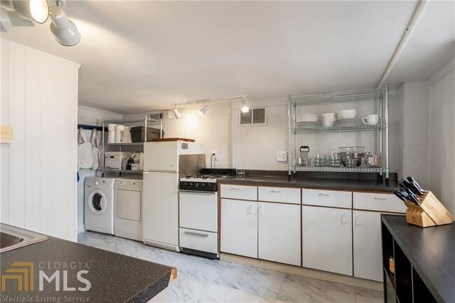 Building Photo - 861 Charles Allen Dr NE