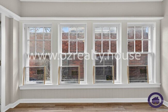 Building Photo - 3377 Lagrange St