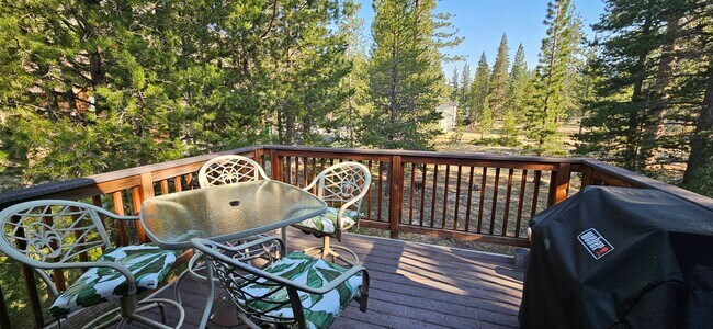 Building Photo - Large furnished mountain home walking distance to the river --- Available October 1
